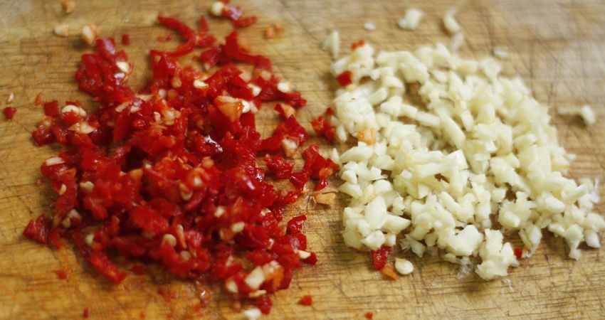 Cách Làm Nước Chấm Thịt Nướng Đậm Đà, Càng Chấm Càng Mê 6 Cách Làm Nước Chấm Thịt Nướng Đậm Đà, Càng Chấm Càng Mê 5 - Bam Toi Ot De Lam Nuoc Cham Thit Nuong