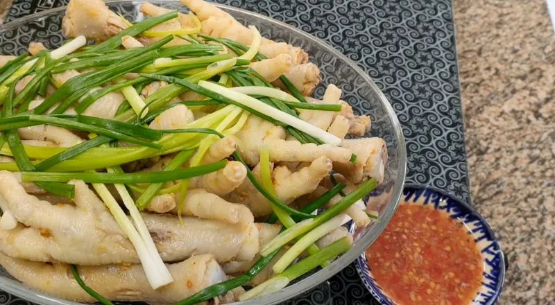 Hoàn Thành Món Chân Gà Hấp Hành