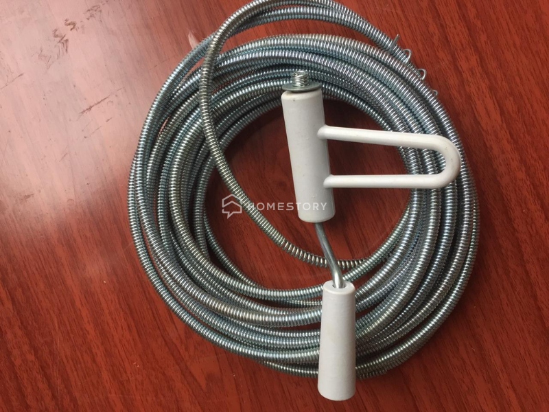 Sử Dụng Dụng Cụ Thông Cống Đa Năng Để Thông Tắc Bồn Tắm