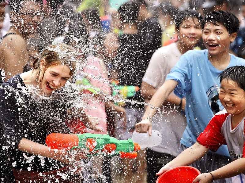 Lễ Hội Té Nước Của Người Myanmar