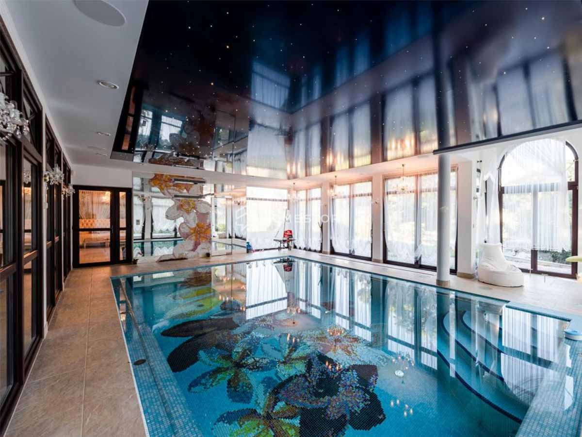 Ngôi Biệt Thự Có Bể Bơi Trong Nhà Ấn Tượng - Biệt Thự East Meets West Luxury Manor