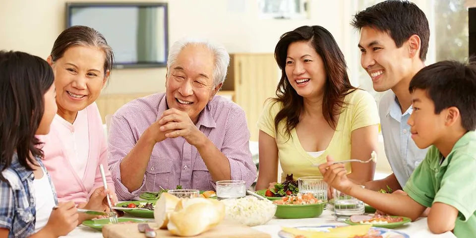 Gia đình quây quần bên nhau — cảm hứng của HomeStory