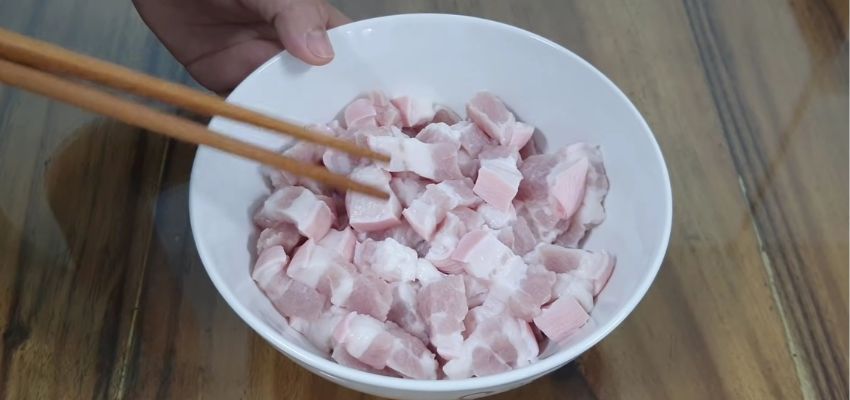 Thế giới ẩm thực: Cách làm thịt ba rọi kho tiêu ngon đậm đà, rất hao cơm Image3