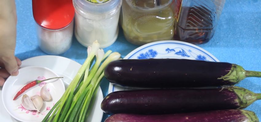 Thế giới ẩm thực: Hết sạch nồi cơm với cách làm cà tím nướng mỡ hành cực ngon Nguyen-lieu-lam-mon-ca-tim-nuong-mo-hanh