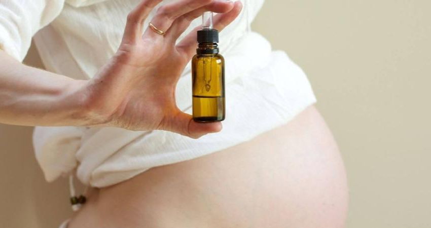 Mẹ bầu có thể sử dụng vài giọt tinh dầu trong quá trình xông hơi