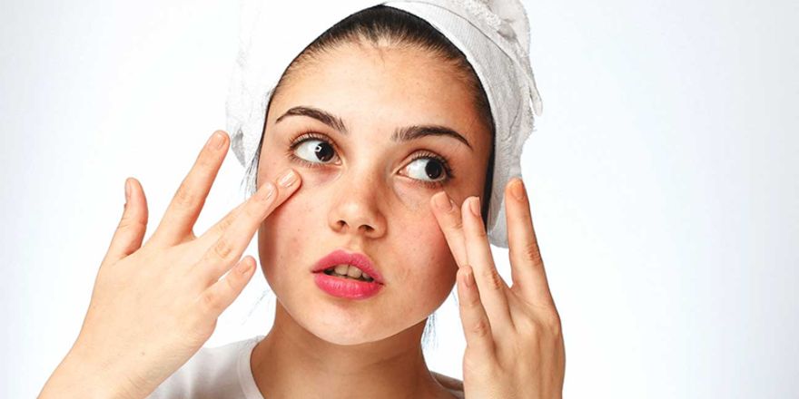 Chăm sóc sức khoẻ: Da mặt bị dị ứng có nên xông hơi không Lam-sach-da-truoc-khi-xong-giam-tinh-trang-da-bi-viem-nhiem