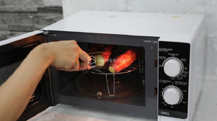 Nướng Khoai Bằng Lò Vi Sóng Đơn Giản Siêu Nhanh
