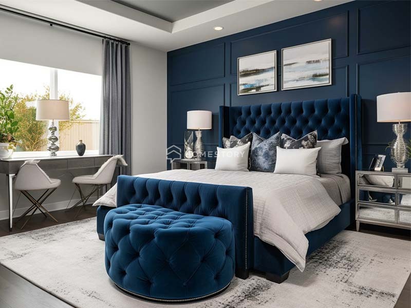 Trang trí phòng ngủ màu xanh nước biển với các giường, ghế chân giường trùng màu sắc