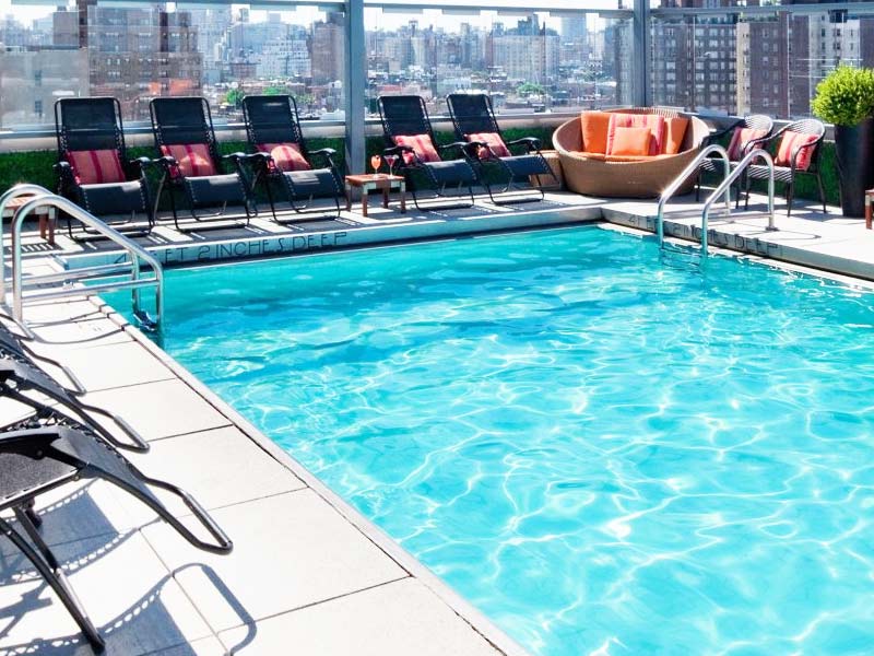 Bề Mặt Bể Bơi Có Thể Được Ốp Lát Bằng Gạch Men, Là Lựa Chọn Phổ Biến Nhờ Tính Chống Trơn Trượt Và Dễ Bảo Dưỡng