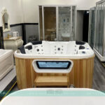 anh-san-pham-bon-jacuzzi-monaco-mc-7116-thuc-te-tai-showroom-homestory.jpg