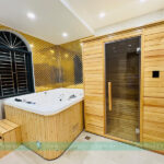 anh-thuc-te-bon-jacuzzi-monaco-mc-7116-ket-hop-phong-xong-hoi-kho-cho-lieu-trinh-tam-xong-spa-thu-gian-tron-ven.jpg
